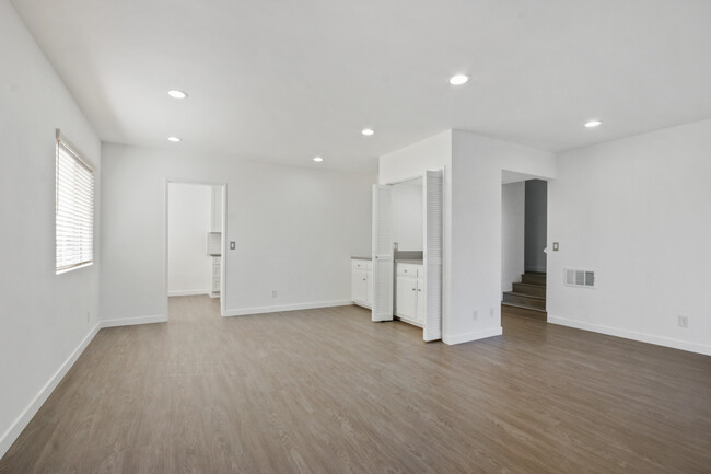 Building Photo - 828 18th St in Santa Monica - steps to Mon...