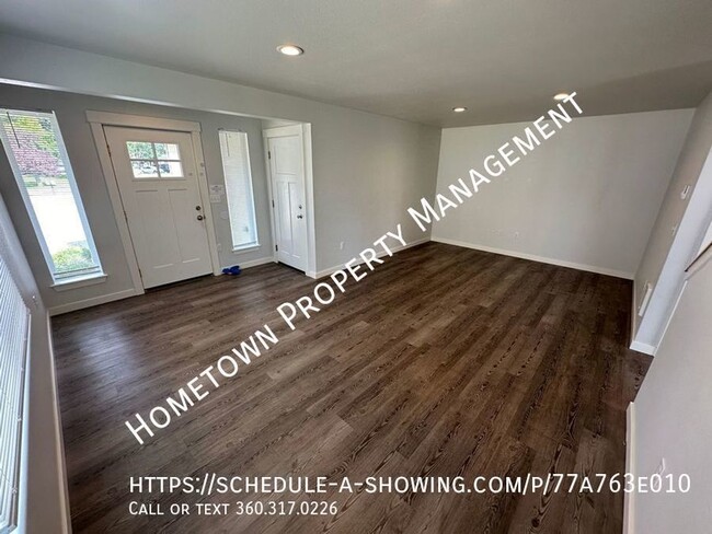 Building Photo - Available NOW!  3 Bedroom, 2.5 Bath Townhome.