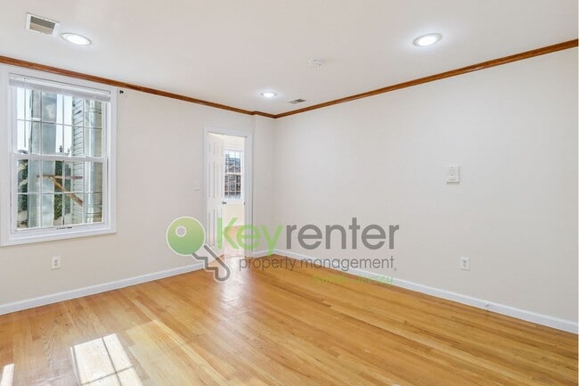 Building Photo - $500 Off First Month! 2BR in The Heights w...