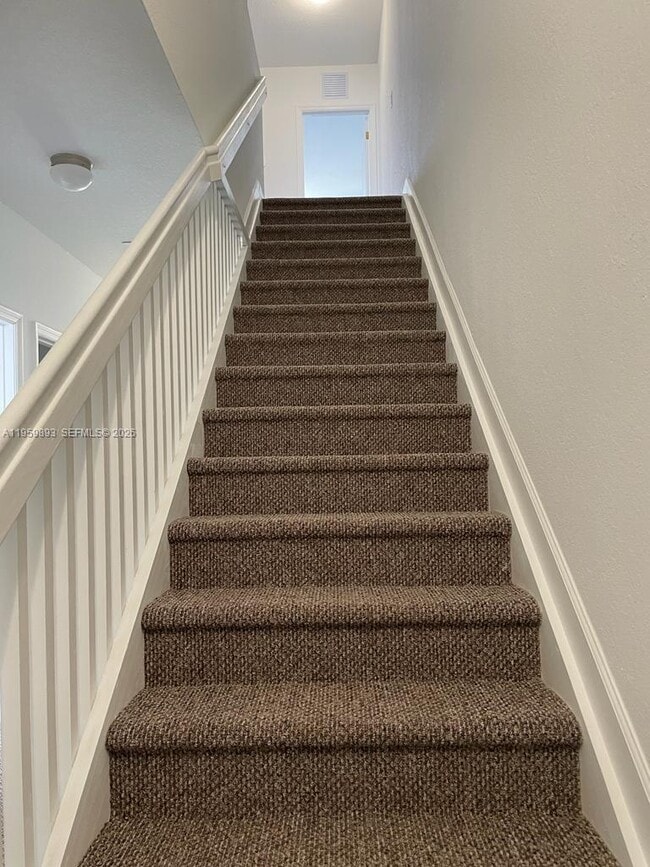 Building Photo - 556 NE 5th St