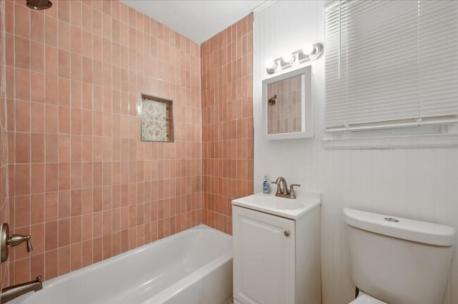 Foto del edificio - Cozy Duplex Unit with Fully Fenced Back Yard