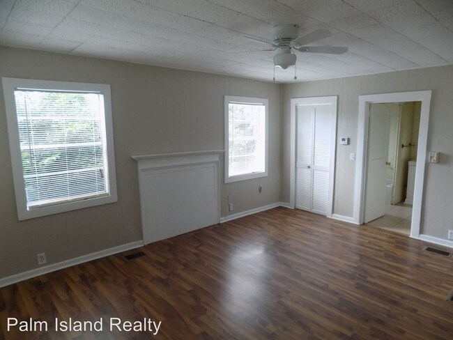Building Photo - 2 br, 1 bath House - 38311 10th Ave