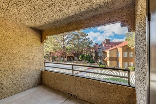 Building Photo - Remodeled 2 bedroom condo