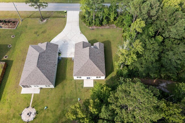 Foto del edificio - 697 Morris Landing Rd