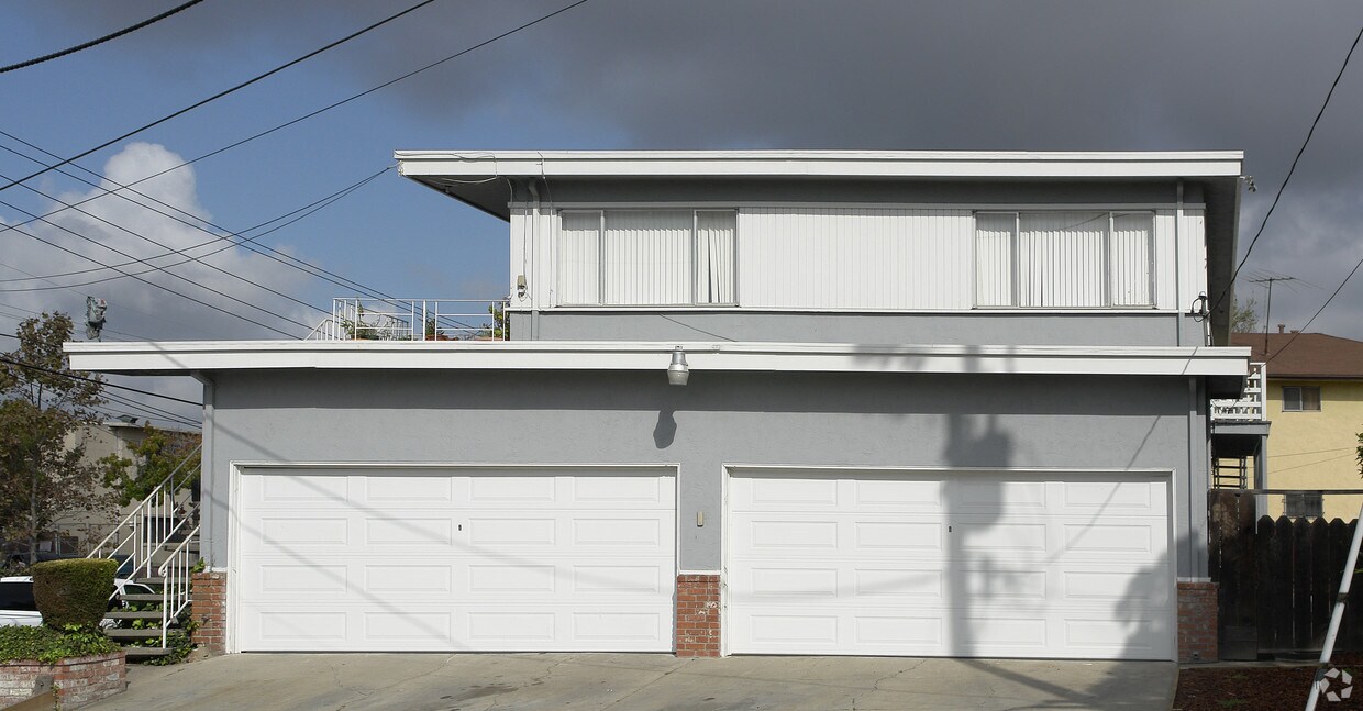 Building Photo - 9888 Bancroft Ave