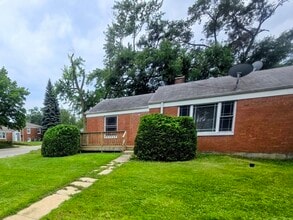 Building Photo - 1640 N Prairie Ave