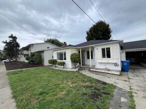 Building Photo - 1215 Elm St