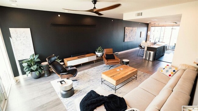 Foto del edificio - 604 N Bluff Dr