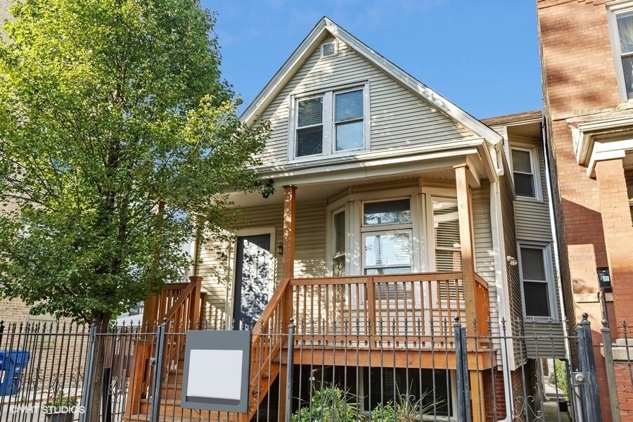 Primary Photo - 2744 W Nelson St