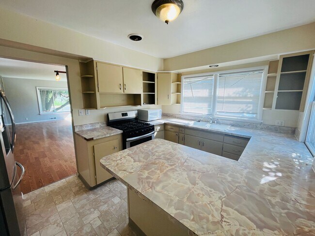 Foto del edificio - 1820 6th St W