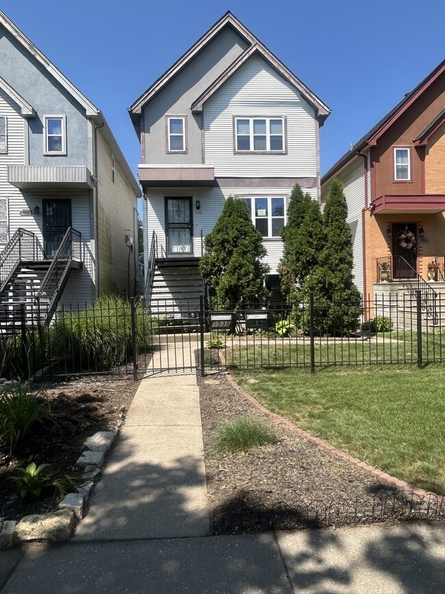Building Photo - 6538 S Kenwood Ave