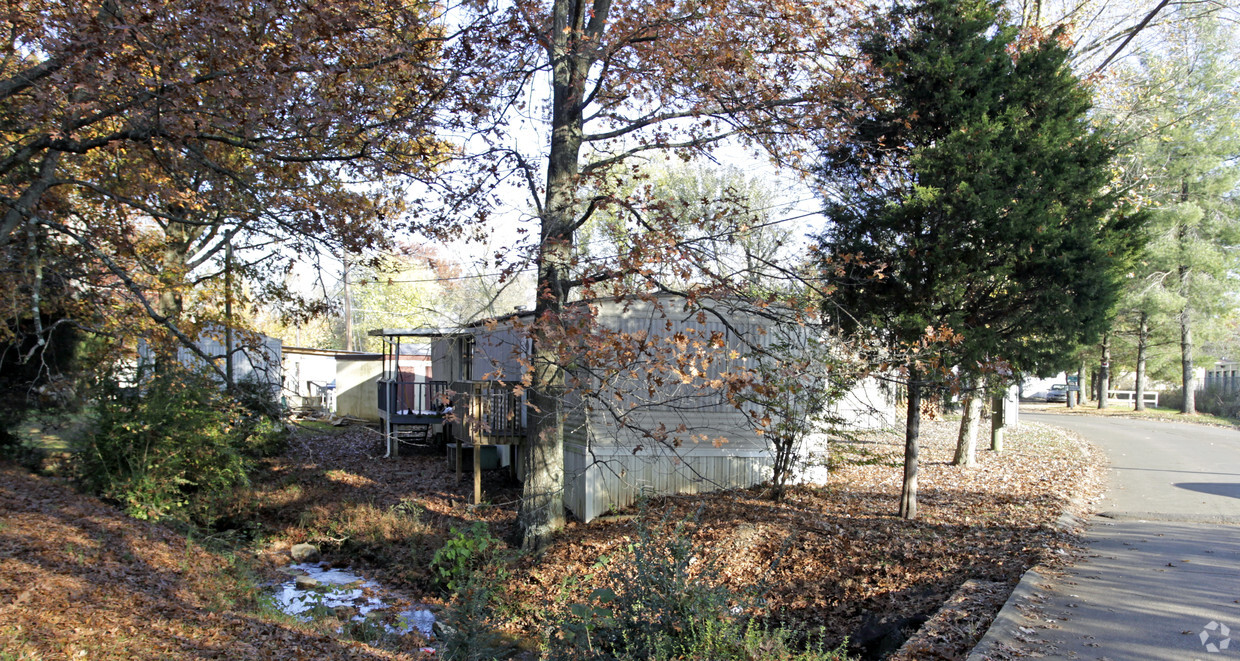 Building Photo - Woodland Meadows