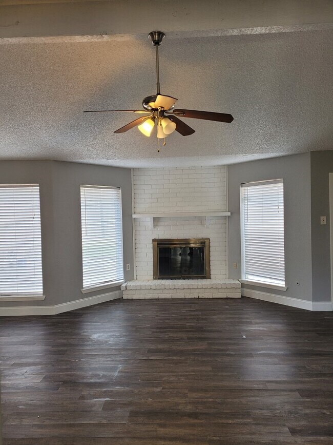 Building Photo - 2531 Turtle Creek Dr