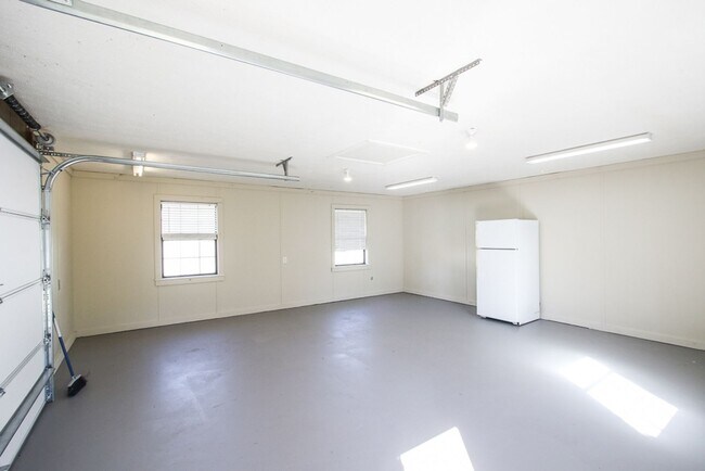 Foto del edificio - Beautiful three bedroom in Richmond Hill