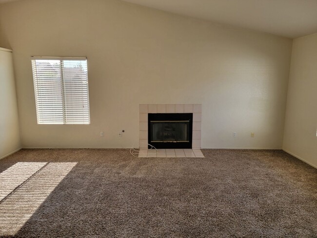 Building Photo - Single story Rosamond Home