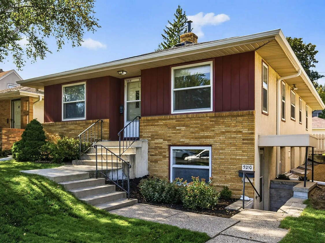 Foto principal - 5212 Bloomington Ave