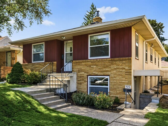 Foto del edificio - 5212 Bloomington Ave