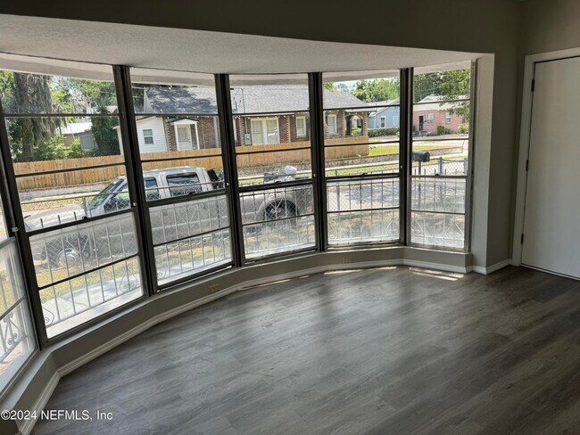 Building Photo - 3310 Boulevard
