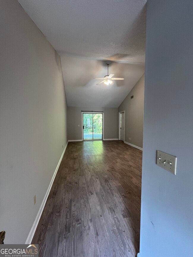 Building Photo - 300 Admiral's Walk Dr