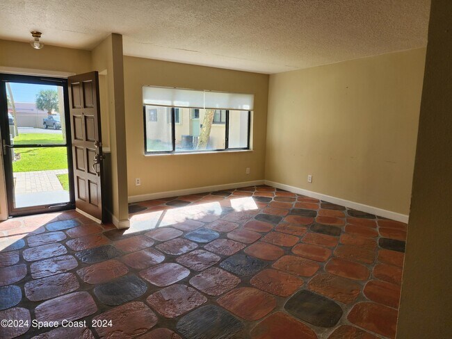 Foto del edificio - 1145 N Shannon Ave