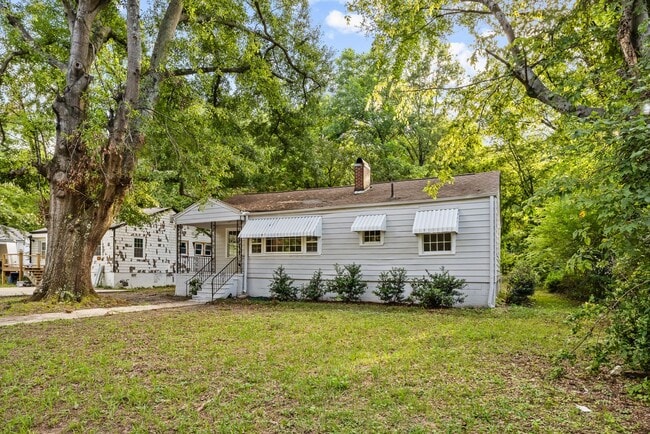 Building Photo - Charming 3 Bedroom, 2 Bathroom house