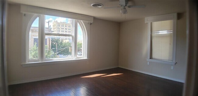 Building Photo - 200 S Beaton St