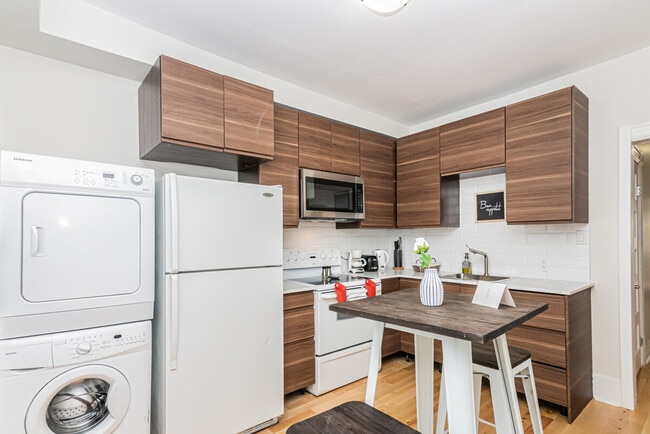 Building Photo - 937 Rue Sainte-Marguerite