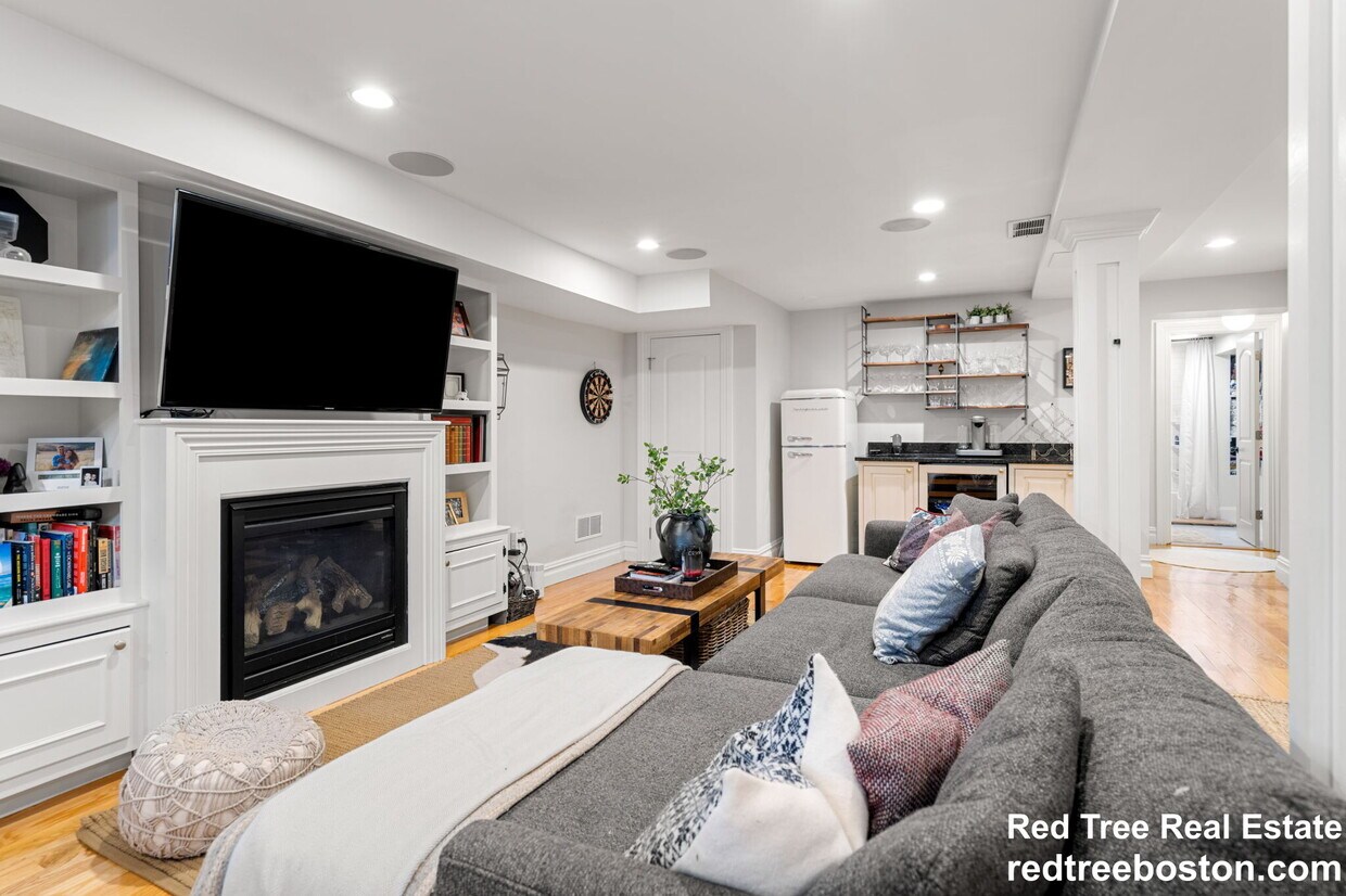 Foto principal - 687 E 6th St