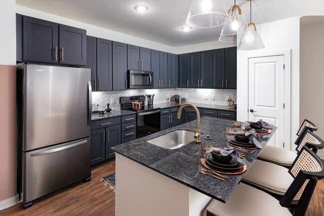 Building Photo - Bexley Powers Ferry