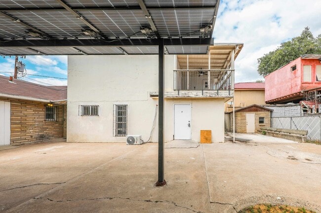 Building Photo - 1402 Corpus Christi St