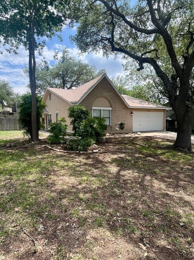 Foto del edificio - 3/2/2 Single Story Hidden Gem ~ Conveniently Located to RAFB, SAMMC & shopping ~ Move in Ready!