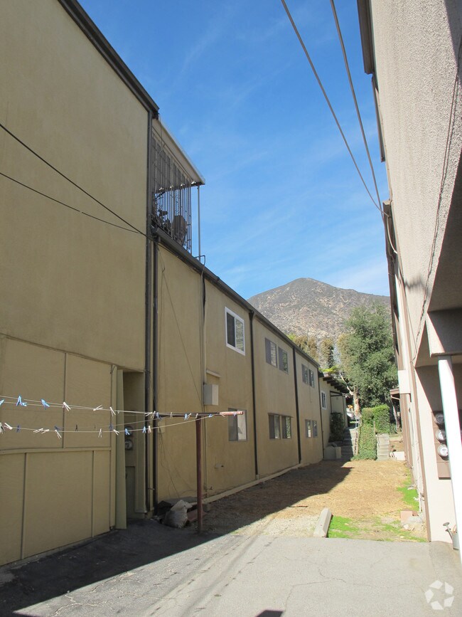 Foto del edificio - 156 E Highland Ave