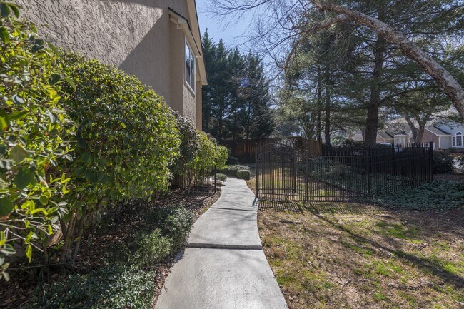 Foto del edificio - 2376 Oakwood Way SE