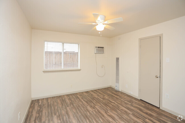 Interior Photo - HYA Oak Lawn