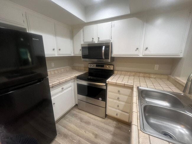 Building Photo - Lovely 1 Bedroom 1 Bath apartment in Anaheim!