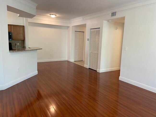 Foto del edificio - 9825 Baywinds Blvd