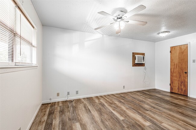 Foto del edificio - 120 McAdams Ln