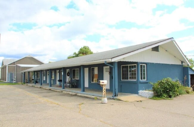 Building Photo - 1351 Columbia Ave W