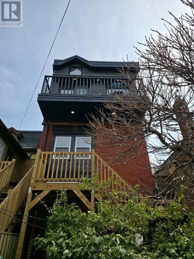 Primary Photo - 562 Parliament St