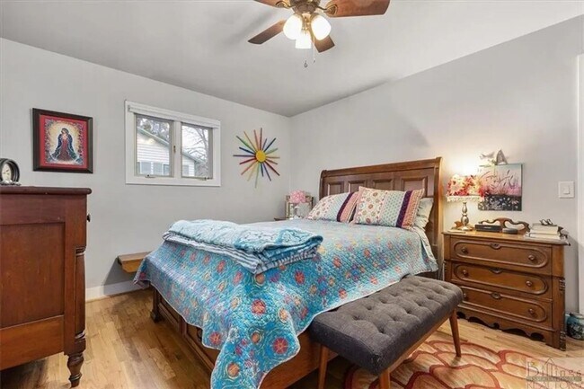 Foto del edificio - Beautifully Updated 2-Bedroom Home with Fenced Yard & Spacious Basement