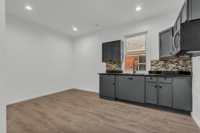 Foto del edificio - 3353 Fullerton Ave