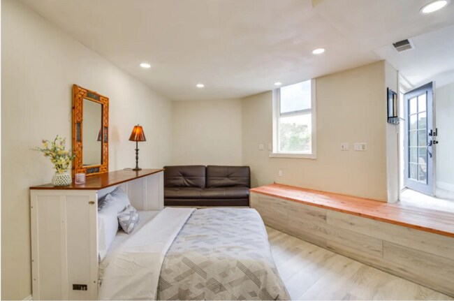 Building Photo - 150 Paseo Bonito Ln
