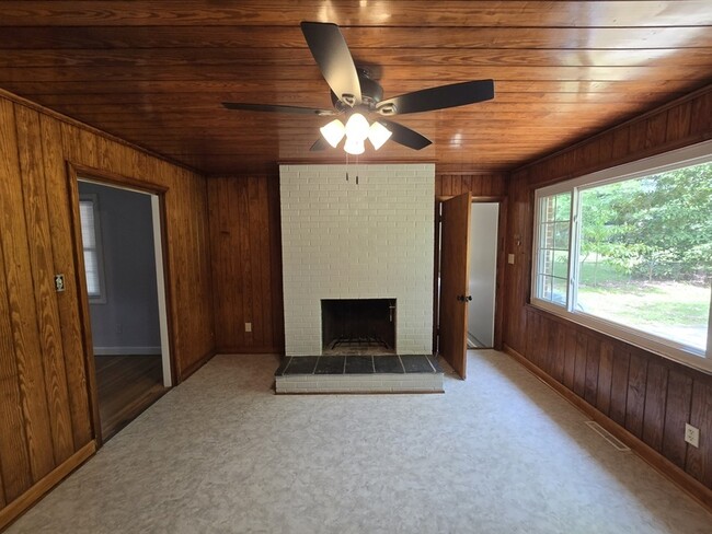 Building Photo - 107 N Colonial Dr