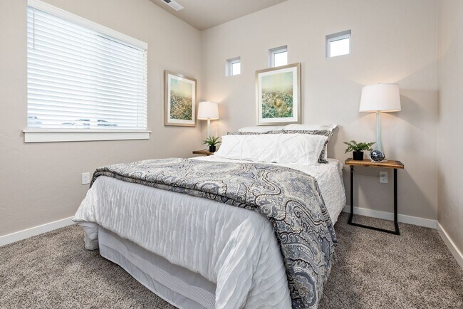 Foto del edificio - Wilson Creek Townhomes - $500 off with 6-months of free covered parking for move-ins by the end o...