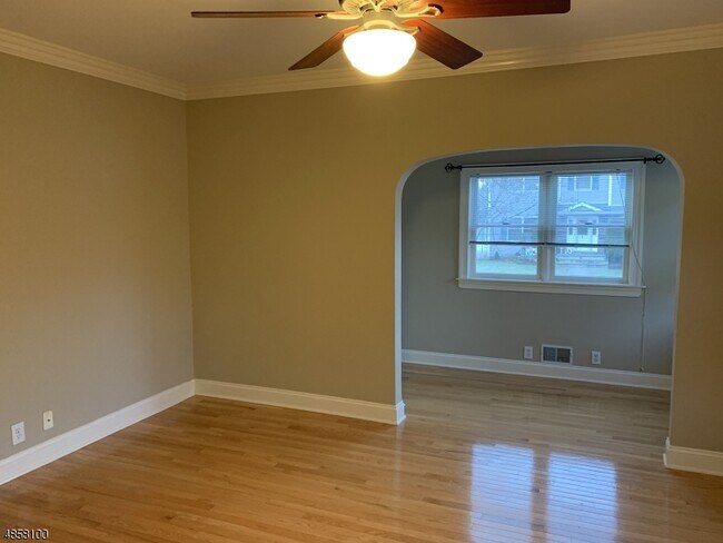 Building Photo - 14 Locust St