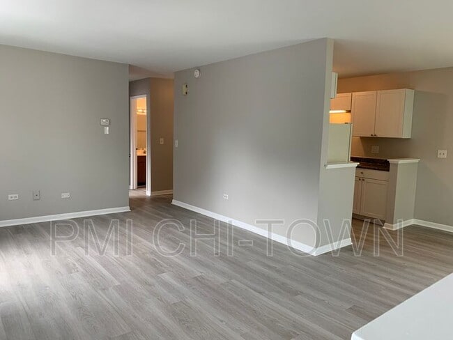 Building Photo - 422 N Cambridge Dr