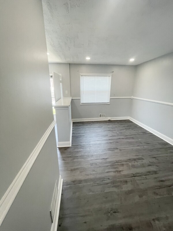 Foto del edificio - 7843 Lockwood Rd