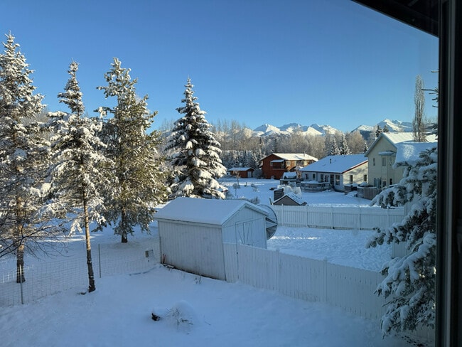 Building Photo - 2527 Wesleyan Dr