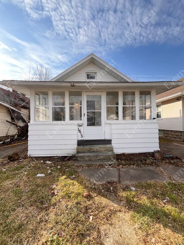 Primary Photo - 1815 Berdan Ave