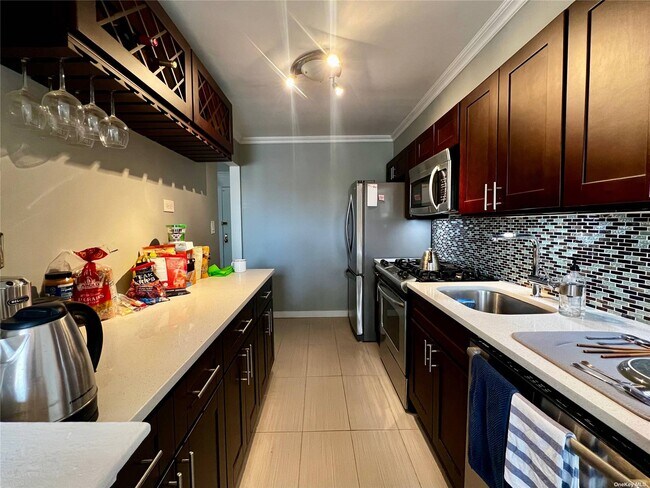 Foto del edificio - 84-10 153rd Ave